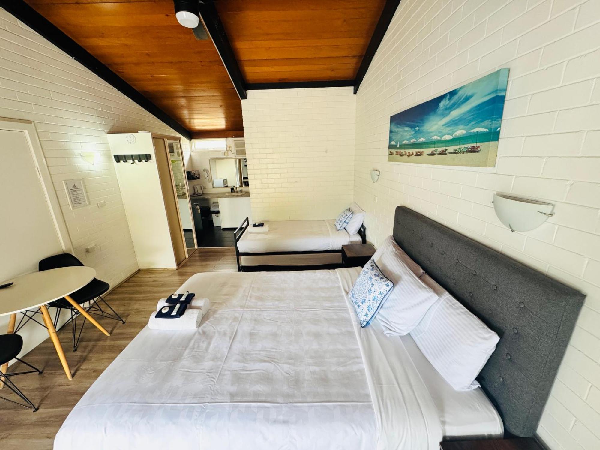 Jetty Motel The Entrance Bagian luar foto